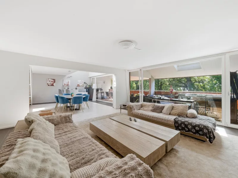 Beau duplex en attique de 5,5 pièces à Bursinel